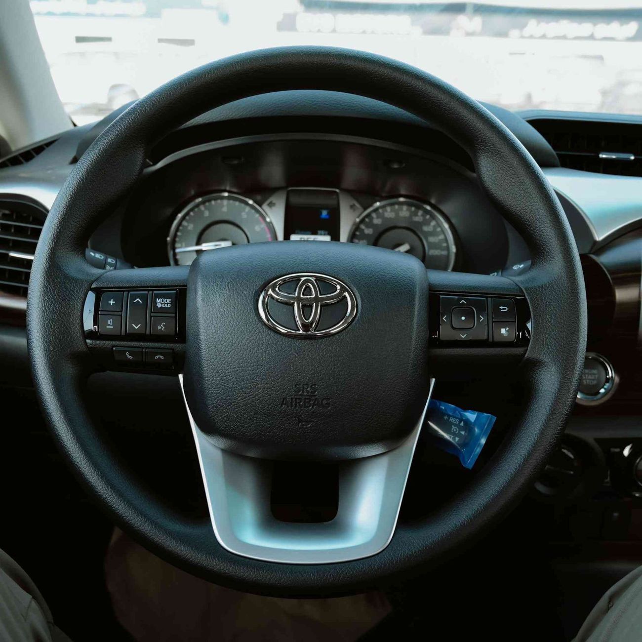 تويوتا هيلوكس GLX AT 2.7L