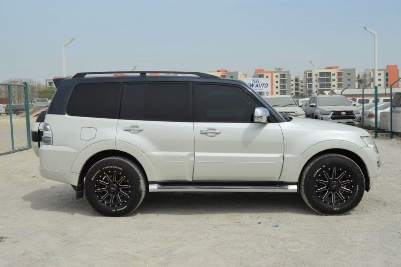 Mitsubishi Pajero Full option clean car