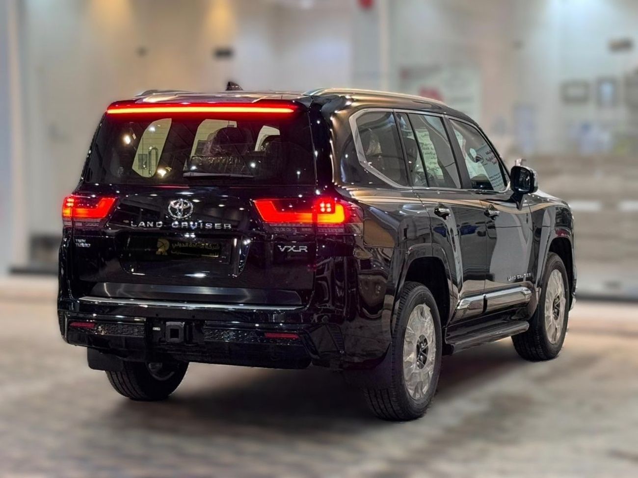 Toyota Land Cruiser TOYOTA LC300 VXR - 3.5L - PET - AT - FULL OPTION - 2026 MY ( OMAN )