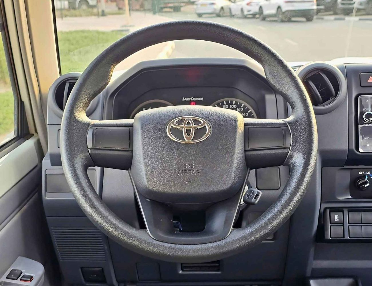 Toyota Land Cruiser 70 LC 78 HARDTOP 4.0L MT TOYOTA LAND CRUISER HARDTOP LC 78 / DIESEL 4.2L / 3 PORTAS Preço especial para Angola com Portes Inc