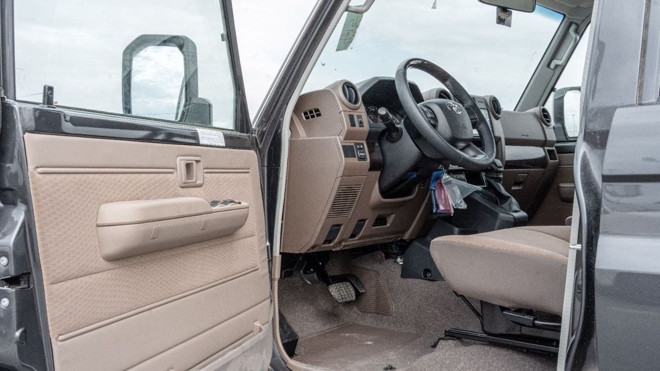 تويوتا لاند كروزر 70 Toyota Land Cruiser LC76 4.0L AT Petrol (Grey-Brown) Basic