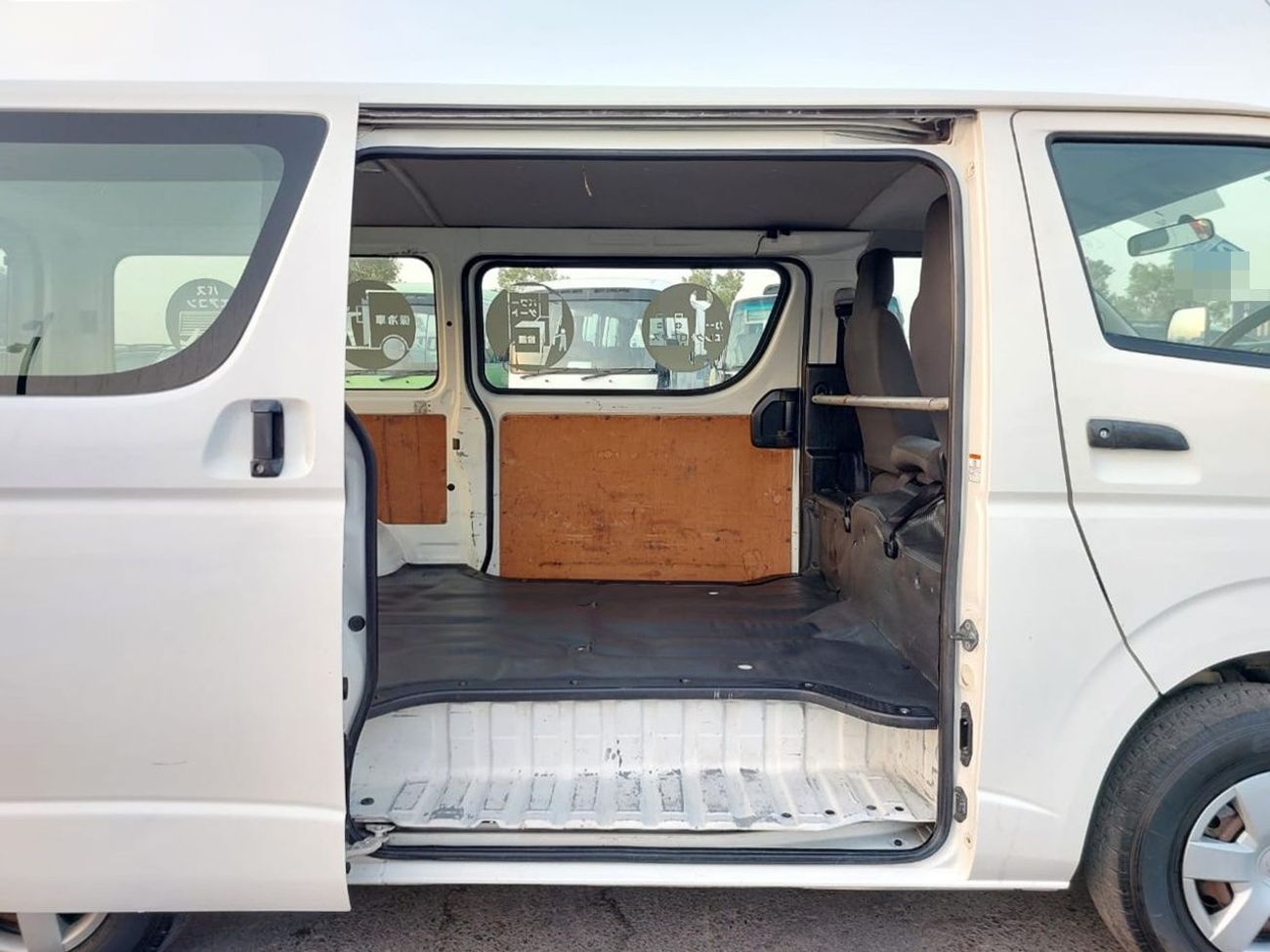 Toyota Hiace TOYOTA HIACE VAN RHD 2015 MODEL 3.0 L DIESEL AUTOMATIC(PM16901)