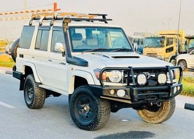 تويوتا لاند كروزر بيك آب LC79 LX