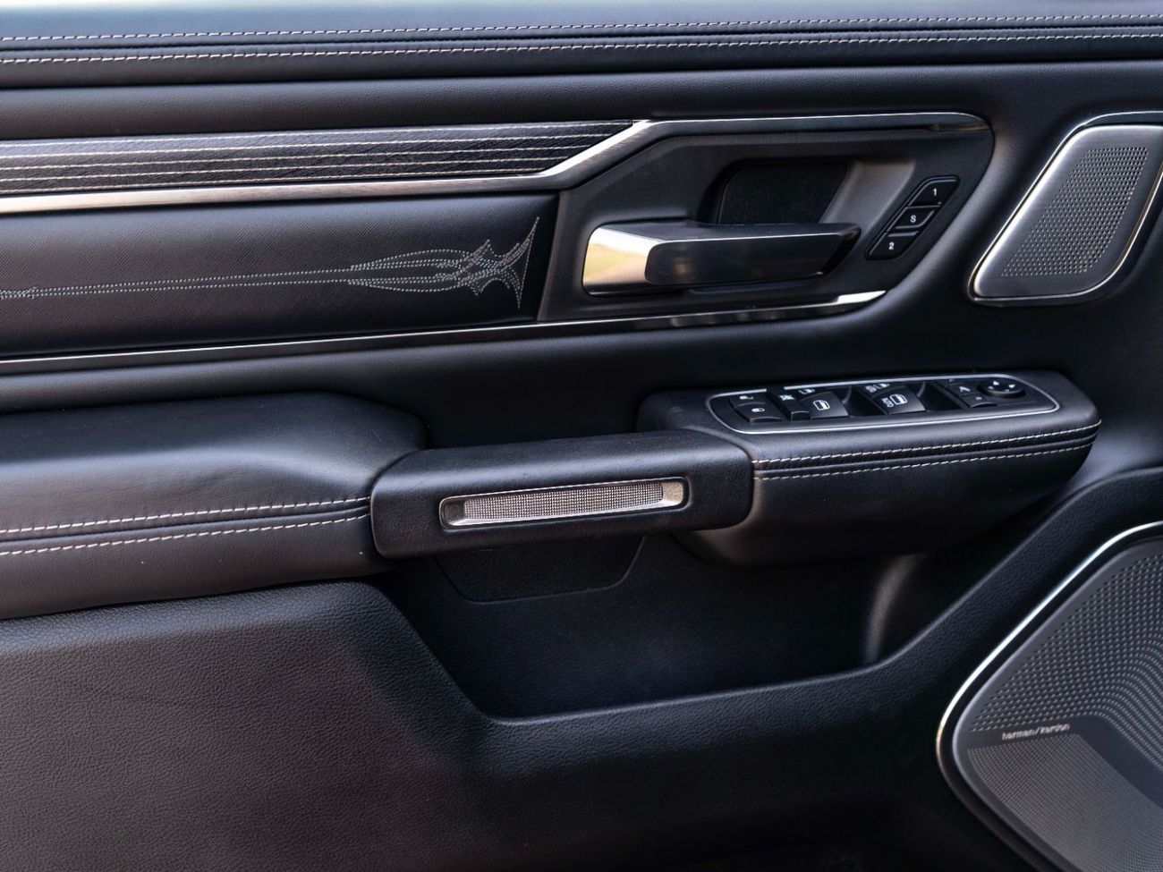 RAM 1500 Limited 5.7L (5 Seater)