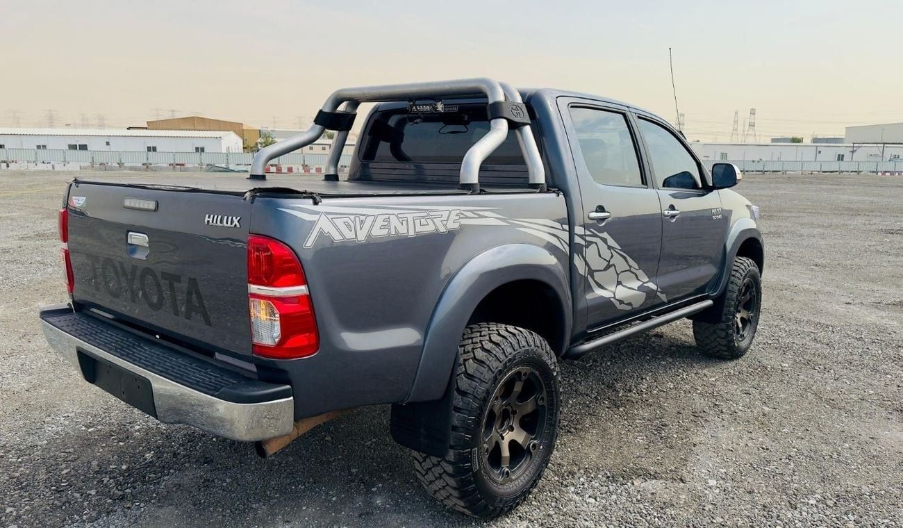 تويوتا هيلوكس 3.0L Diesel MT | OFF Road Tyres | ALLOY RIMS | ROLL BAR | GOOD CONDITION