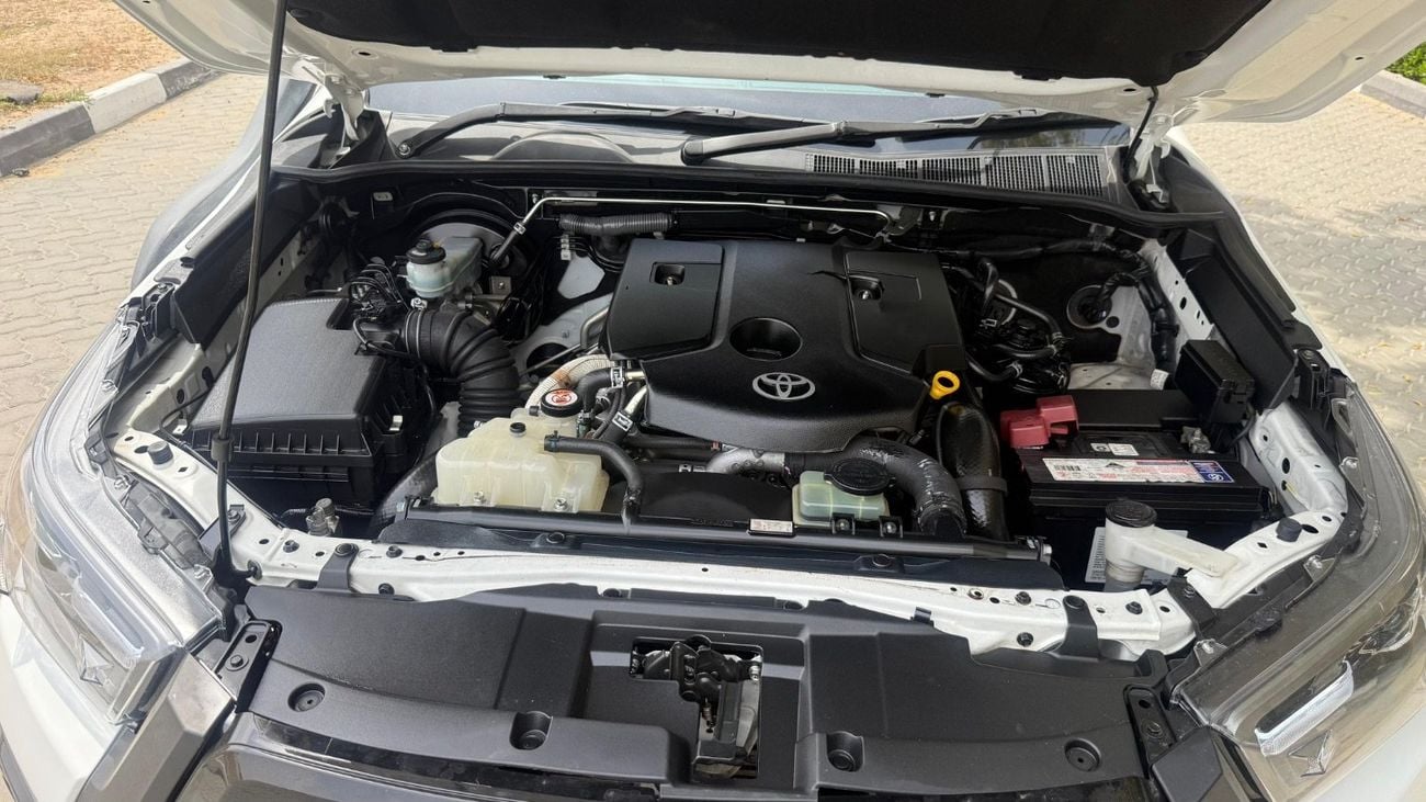 تويوتا هيلوكس SR5