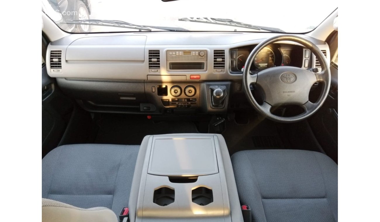 Toyota Hiace TOYOTA HIACE VAN RIGHT HAND DRIVE (PM 889)