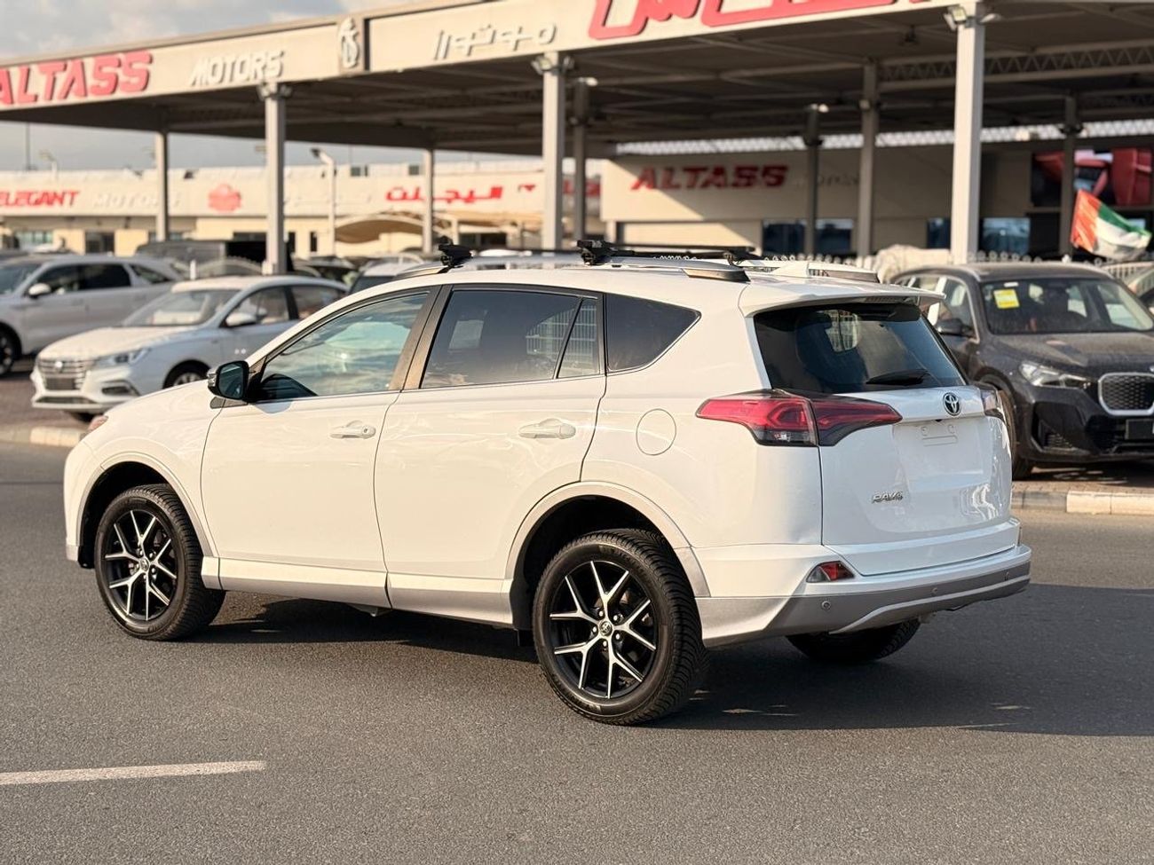 تويوتا راف ٤ SE 2.5L Full option Sunroof, leather 2017