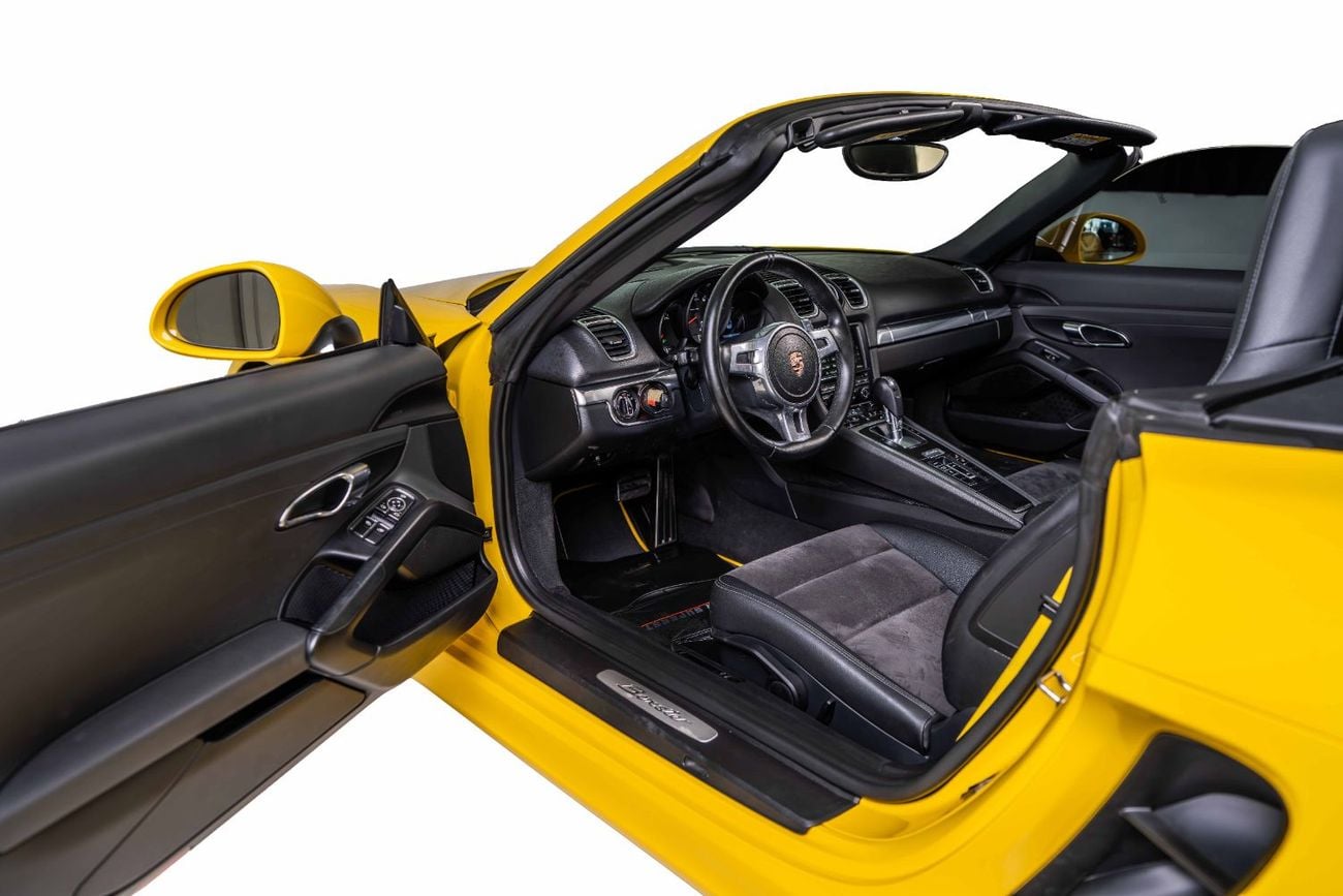 بورش بوكستر 718 Sport Chrono Package-Black Styling Package-Yellow Brake Callipers