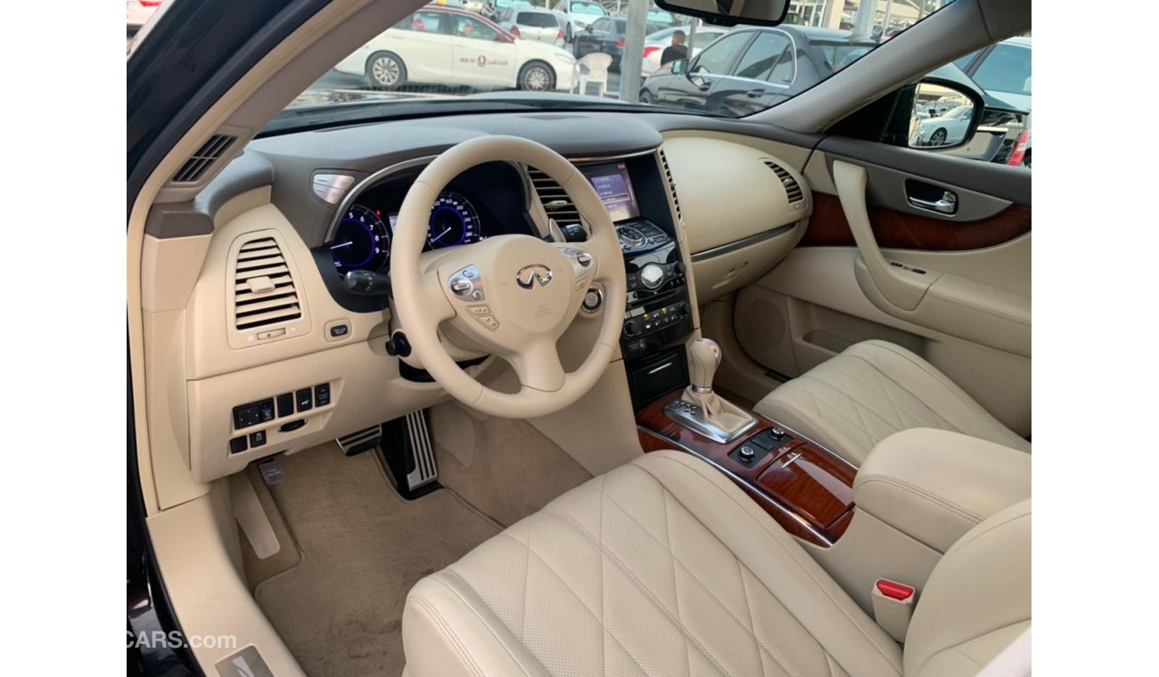 إنفينيتي QX70 Infiniti QX 70_2014_GCC_Excellent_Condithion _Full opshin