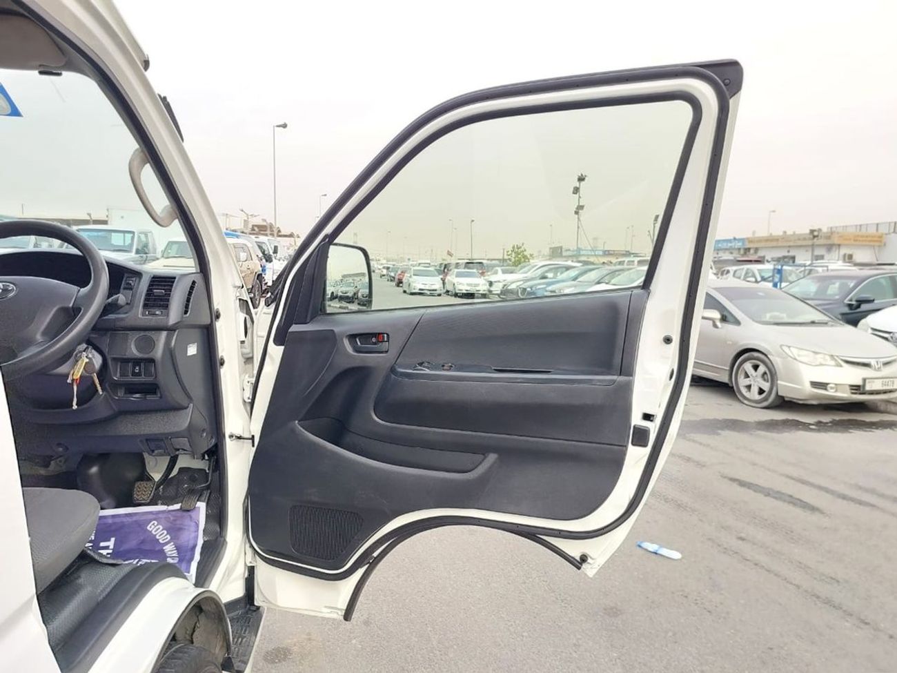 Toyota Hiace TOYOTA HIACE COMMUTER VAN RHD 2017 MODEL 2.7 L PETROL AUTOMATIC(PM81432)