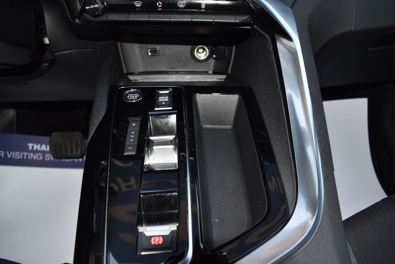 Peugeot 3008 AED 1069 PM  ACTIVE 1.6 TC AT GCC MANUFACTURER WARRANTY 2028 OR 100K KM