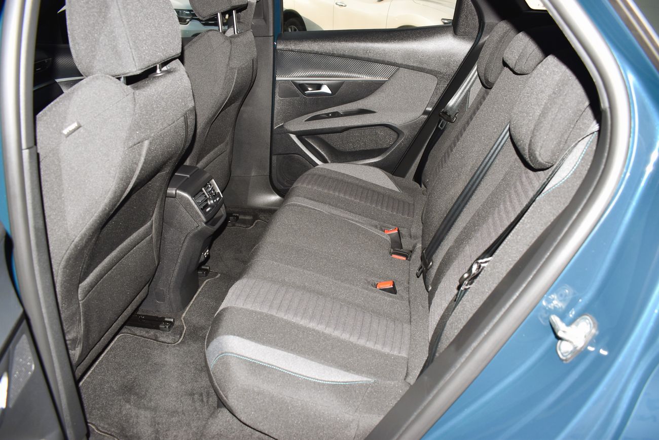 Peugeot 3008 AED 1439 PM ACTIVE 1.6L TC AT GCC FROM AN AUTHORIZED DEALER MANUFACTURER WARRANTY