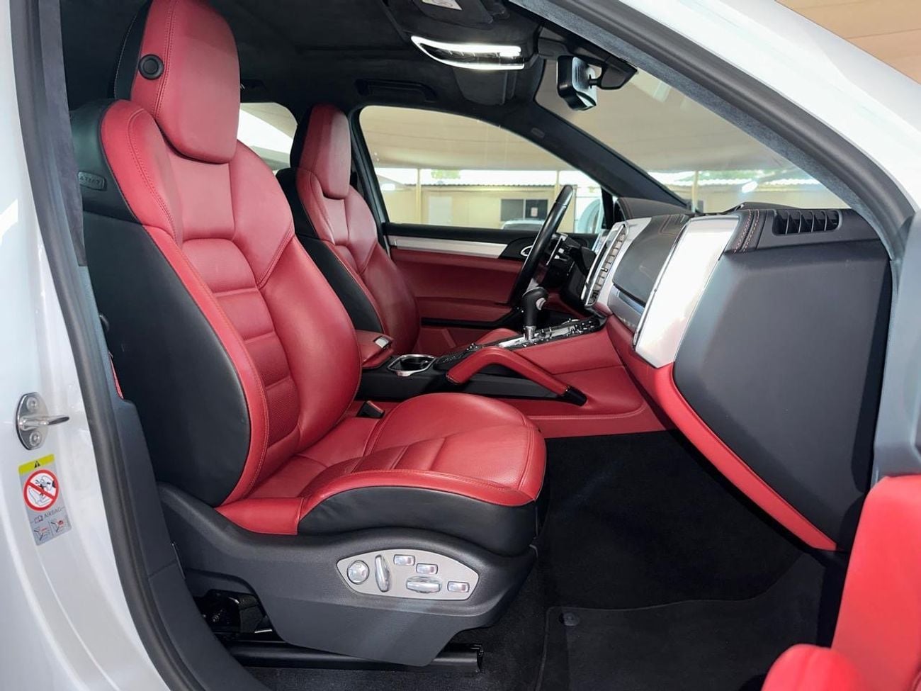 بورش كايان PORSCHE CAYENNE TURBO 2016 | FULL SERVICE HISTORY | TWO KEYS | VERY LOW MILEAGE!