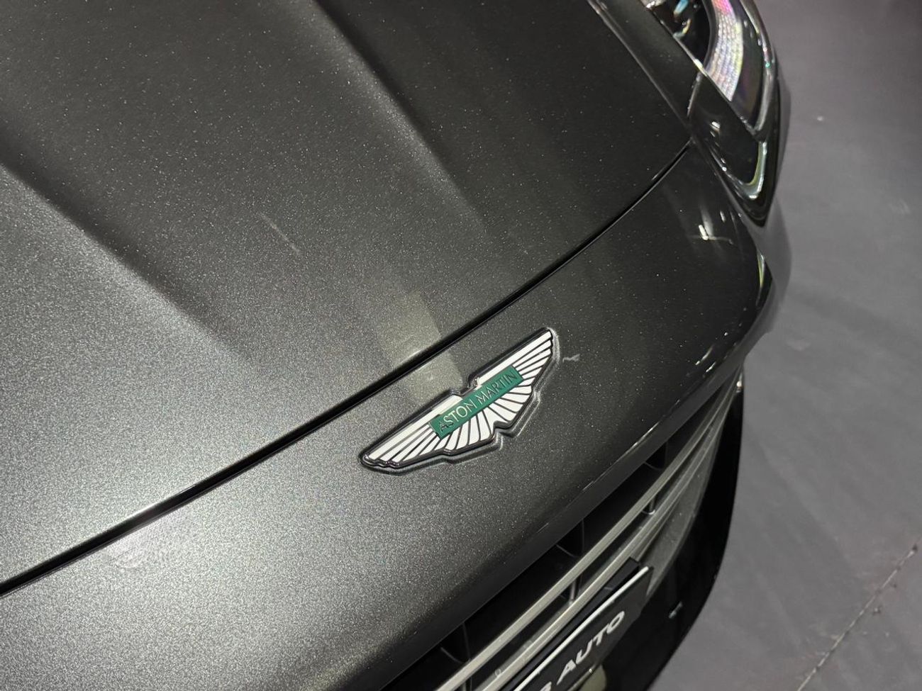 Aston Martin Vantage Standard V8