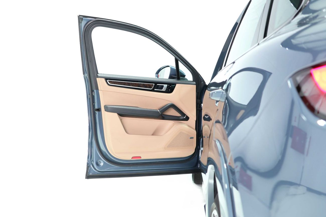 Porsche Cayenne S 2.9L (440 HP) -GCC-Al Nabooda Full Service History-Special Order-Exclusive Colour-Low Mileage