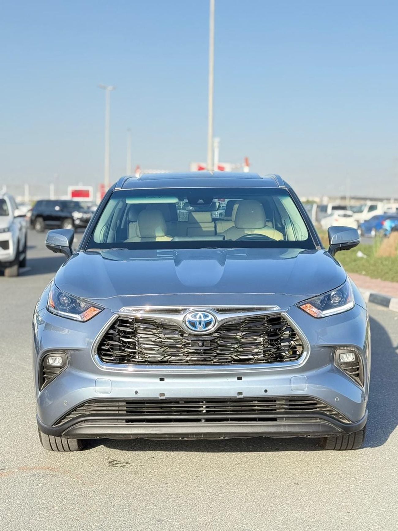تويوتا هايلاندر Hybrid Platinum 2.5L // panoramic, 360 Camera // head up display full option 2024