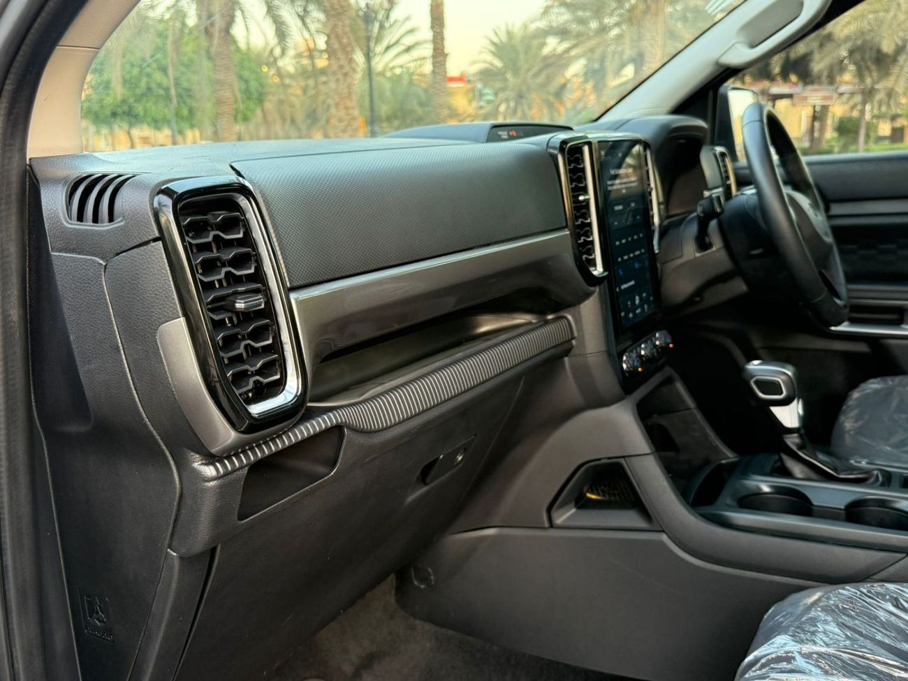 Ford Ranger diesel 2.0 liter ,right hand drive automatic gear 2024 model only for export available