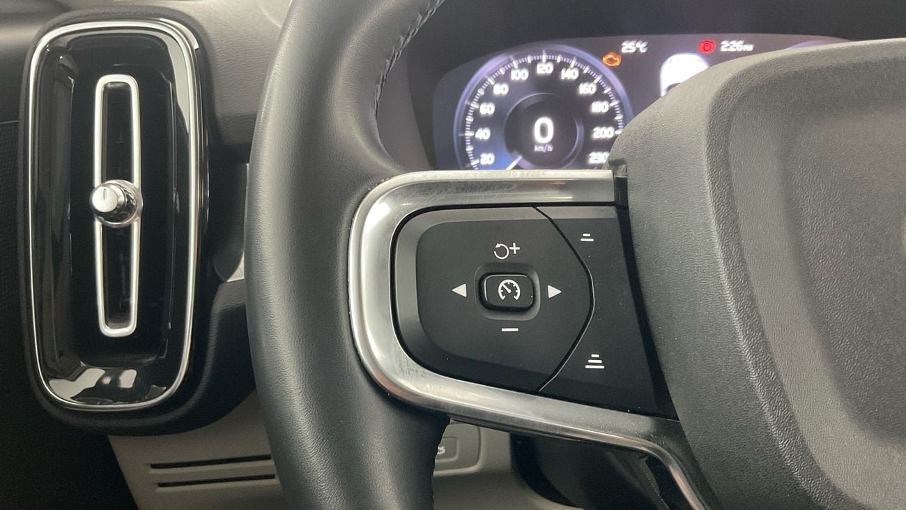 Volvo XC40 T4 Momentum | upto AED 20,000 Ramadan Discount | Guaranteed Warranty | 0 Down Payment