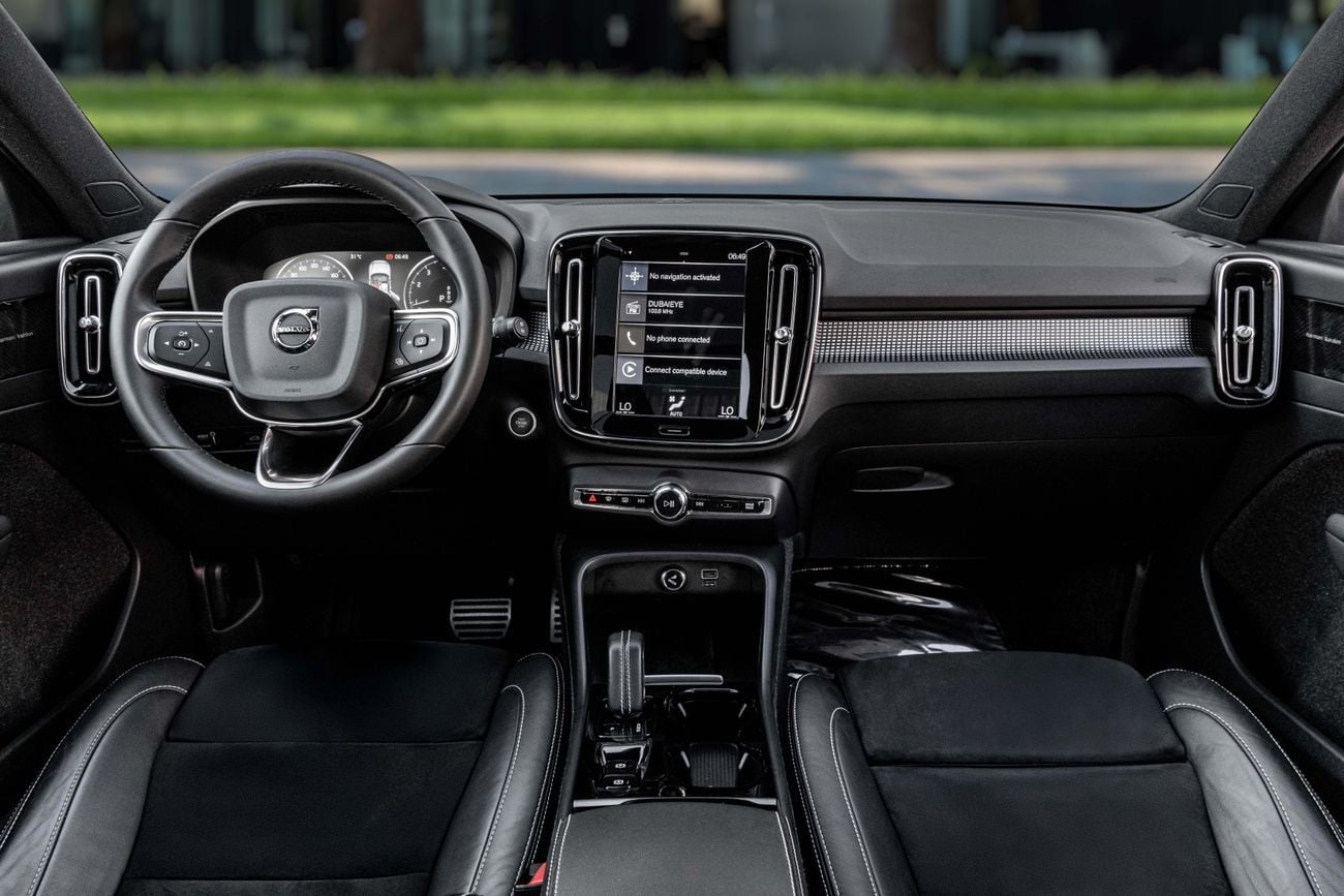 Volvo XC40 R DESIGN XC40 T4 R-Design | 1,704 P.M | 0% Downpayment | Under Warranty