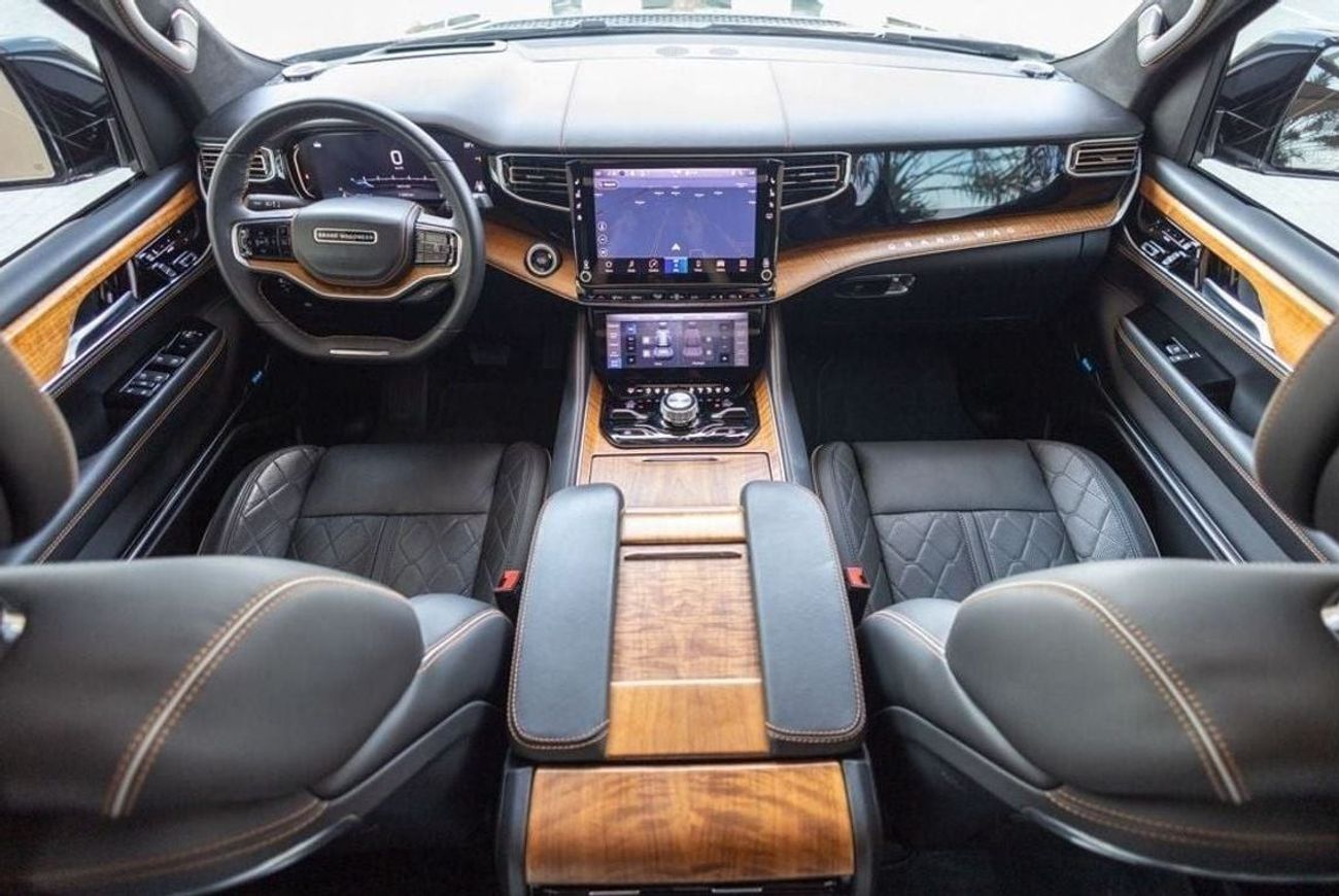 Jeep Grand Wagoneer Series III 3.0T Jeep Grand Wagoneer Series III 2023 GCC under Agency Warranty with Flexible Down-Pay