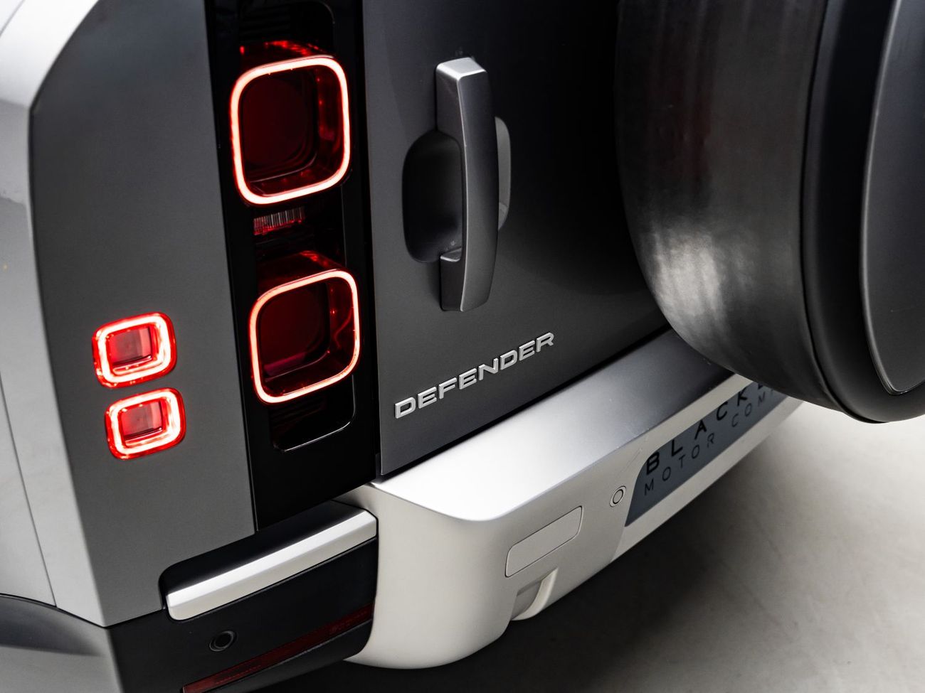 لاند روفر ديفندر 2023 Land Rover Defender 110 P300 SE, 2.0 TC I4 4WD, 300bhp, 8 Speed Auto