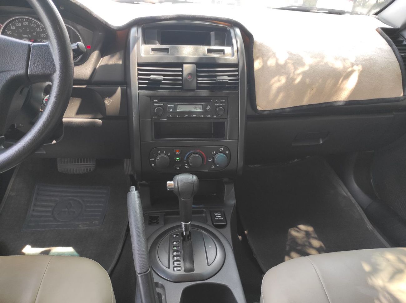 Mitsubishi Galant GLS 2.4L Mitsubishi Gallant 2011 Gcc V4 full automatic