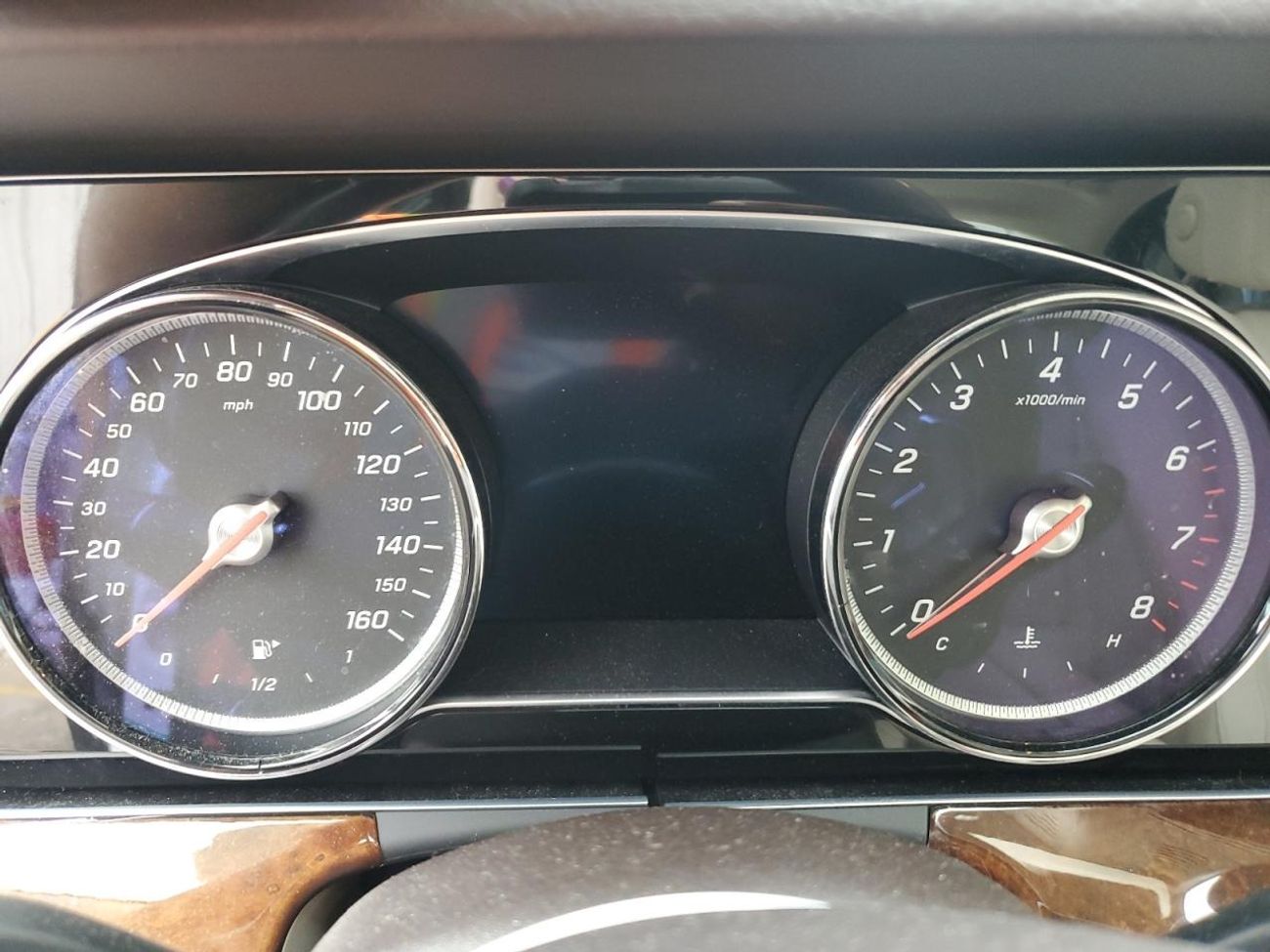 Mercedes-Benz E300 Premium + 2.0L