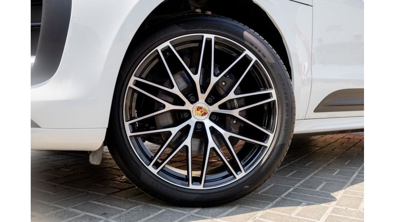 Porsche Macan Porsche Macan 2023 GCC under Agency Warranty with Flexible Down-Payment.