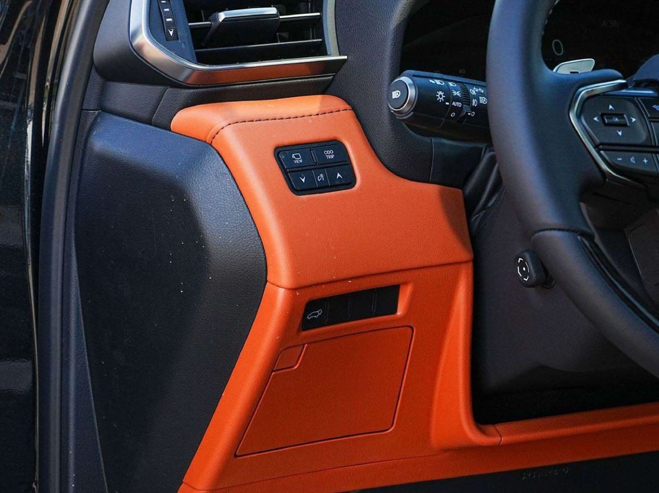 لكزس LX 600 VIP لكزس LX600 VIP موديل 2026، جنوط مقاس 22 بوصة