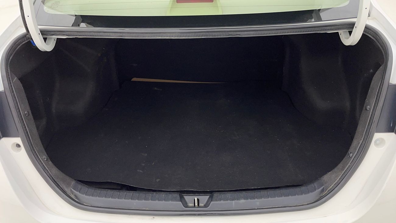 تويوتا يارس SE 1.5 | بدون دفعة مقدمة | اختبار القيادة في المنزل