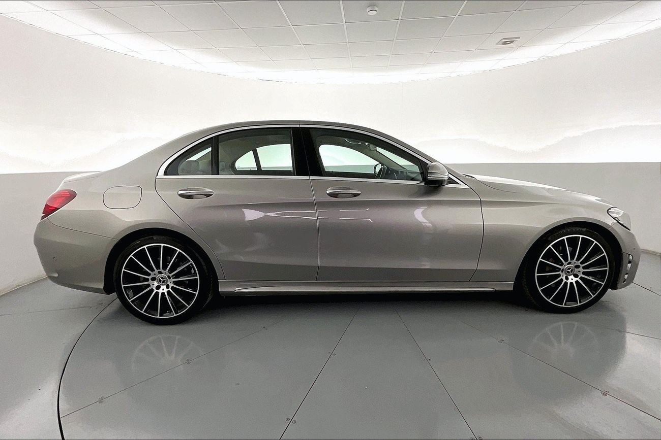 Mercedes-Benz C 200 Premium + (AMG Line)