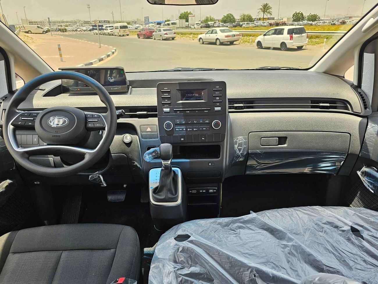 Hyundai Staria 3.5L V6  PETROL A/T / PUSH START / COMFORT 11 SEATER (CODE # 67981)