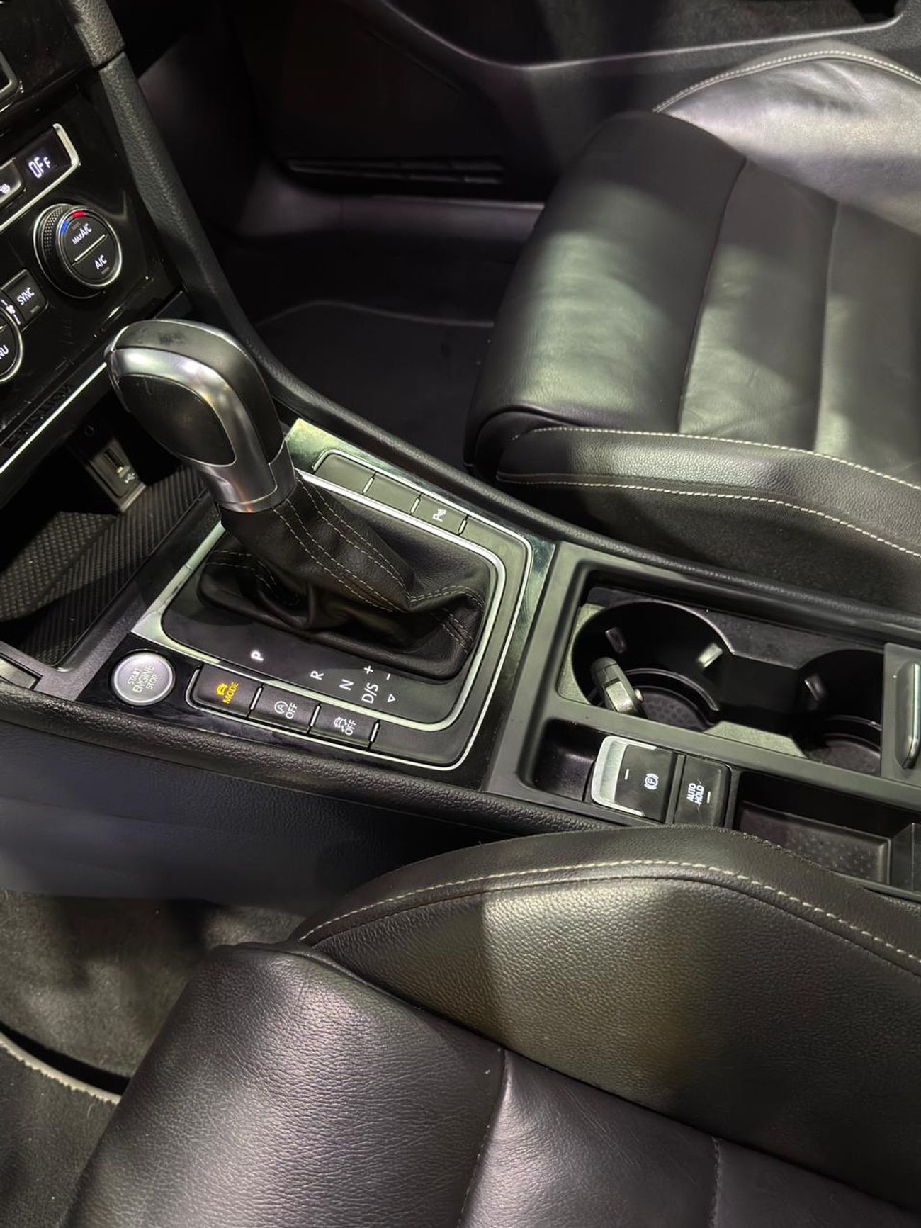 فولكس واجن جولف R 2.0L (290 HP)