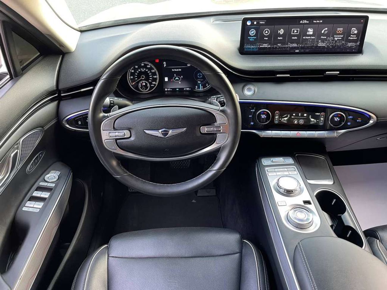 جينيسس GV70 / دفع رباعي / فتحة سقف بانورامية / كاميرا 360 درجة / مسافة منخفضة / بحالة ممتازة