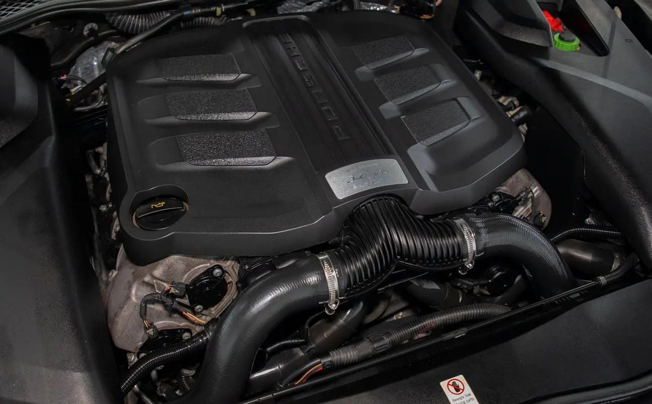 Porsche Cayenne GTS Unlimited KMs Warranty • FDSH • GCC Spec