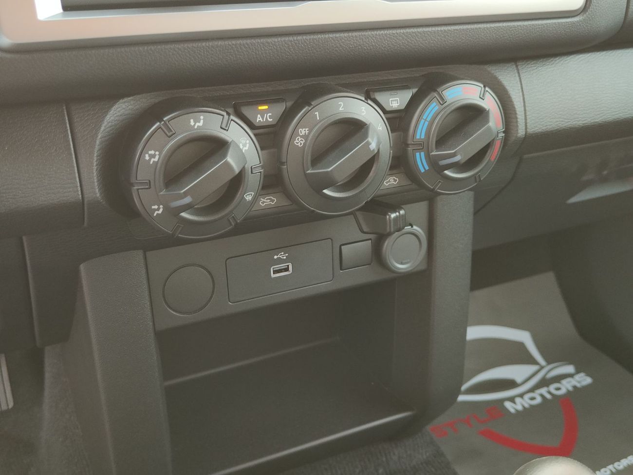 Mitsubishi L200 GLX 2.4L MITSUBISHI L200 PETROL BASIC 2025