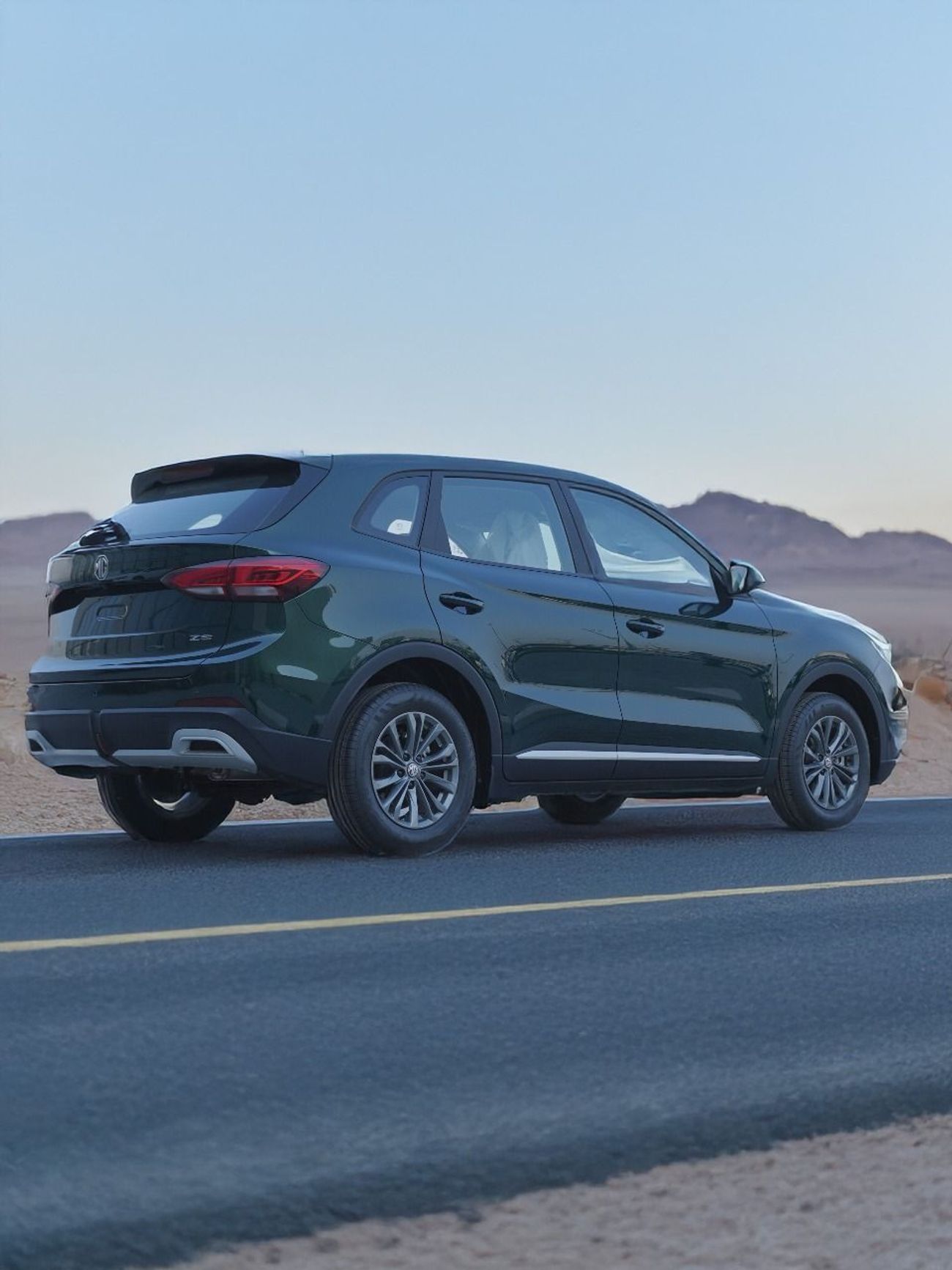 أم جي ZS 0% DP EMI 1200 - free Service - free registration