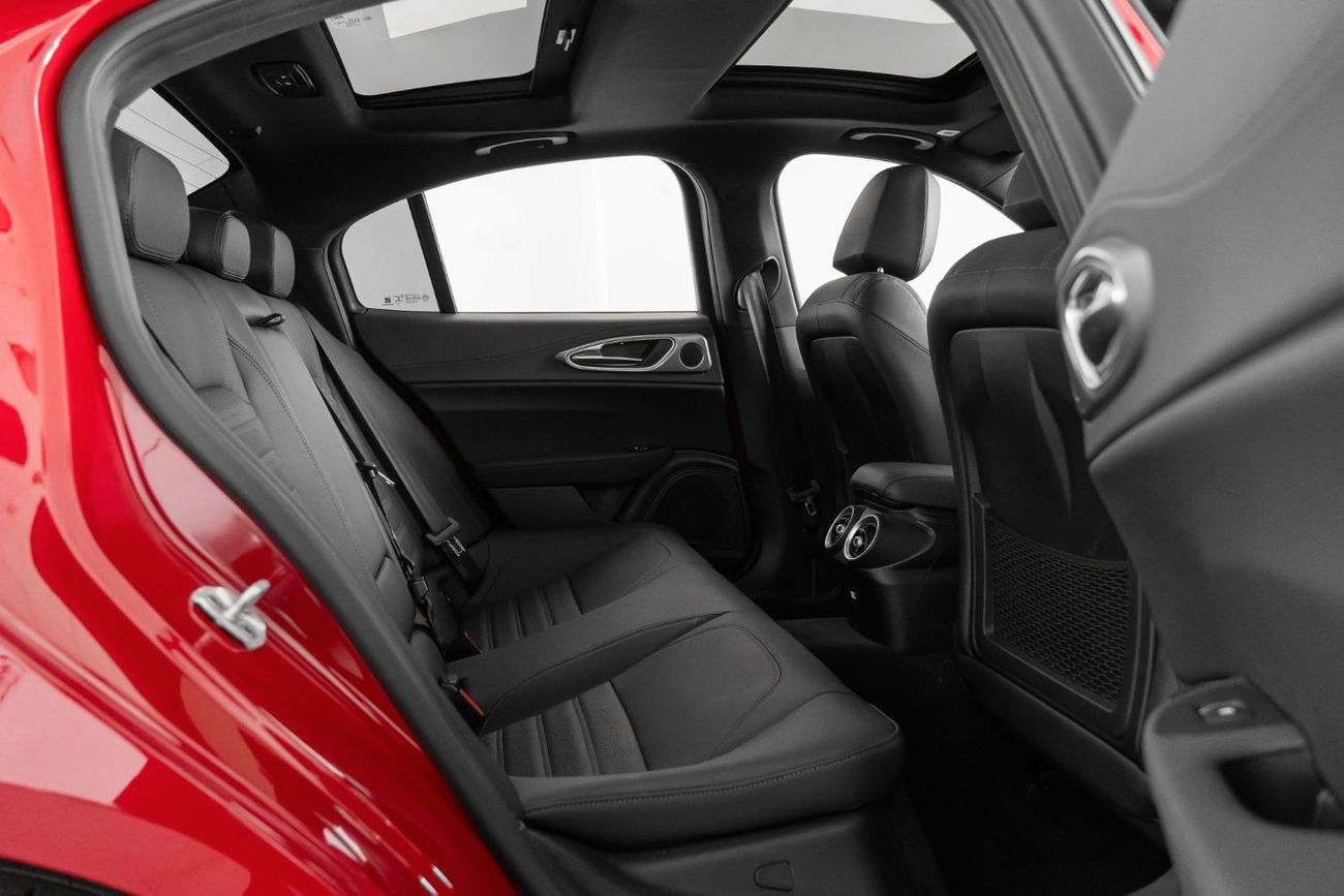 Alfa Romeo Giulia 2024 Alfa Romeo Giulia Q2 / 5 Year Alfa Romeo Warranty & Service Contract