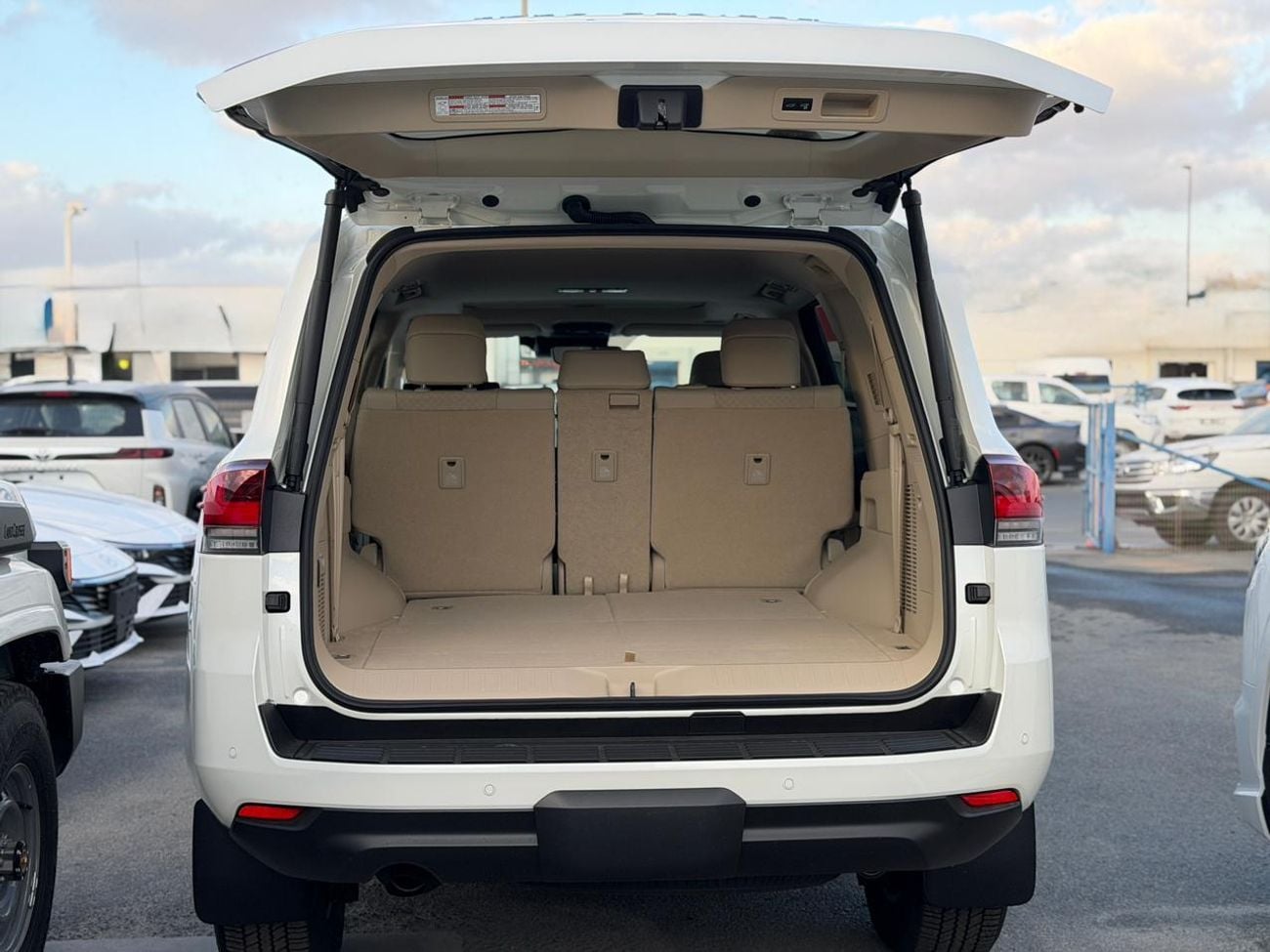 تويوتا لاند كروزر 2025 TOYOTA LAND CRUISER SAHARA 3.3L TT RHD