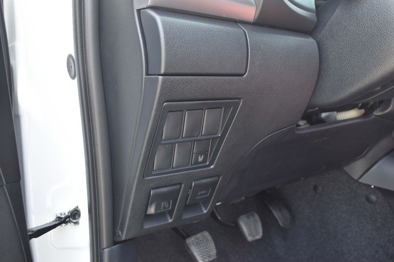 تويوتا هيلوكس TOYOTA HILUX 2.7L MT 4x4