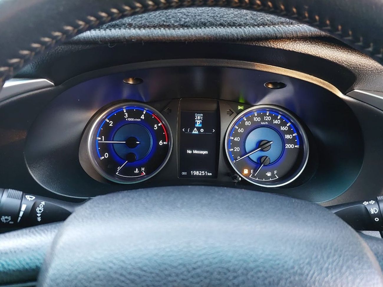 Toyota Hilux TOYOTA HILUX PICKUP RHD 2017 MODEL 2.8 L DIESEL AUTOMATIC(PM94124)