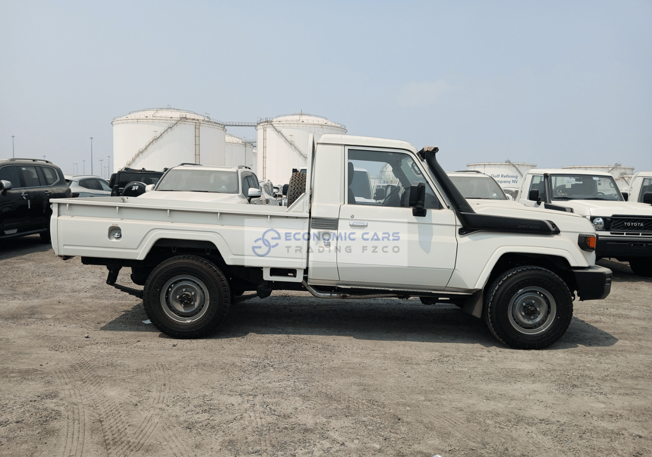Toyota Land Cruiser Pick Up ECTJRD001 - 2025 Toyota LC Single Cab Pick UP - 4.2L Diesel Manual - 6 Cylinder - White