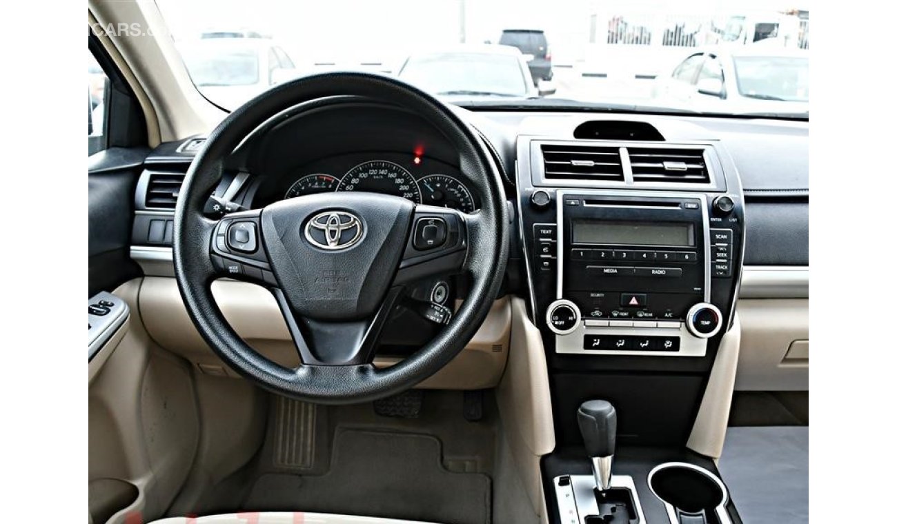 Toyota Camry 2016 WHITE GCC NO ACCIDENT PERFECT