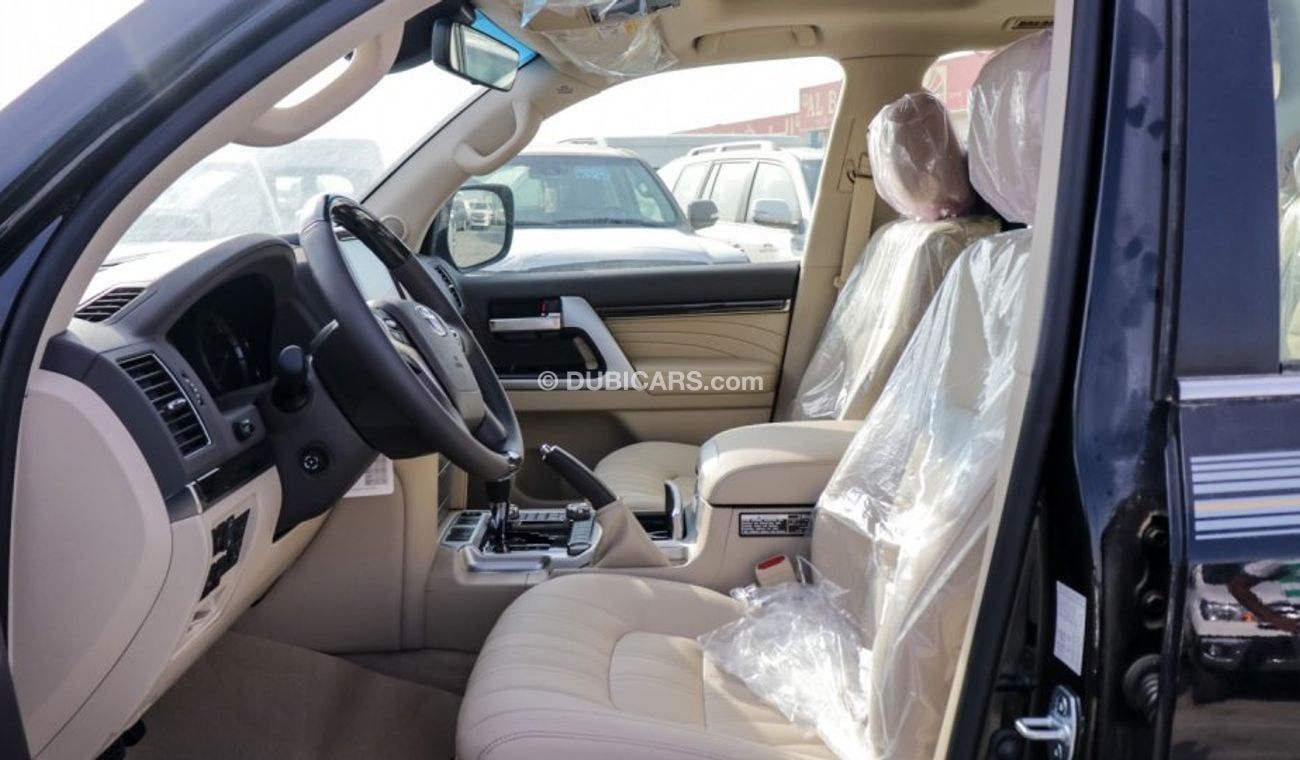 Toyota Land Cruiser VXS V8 5.7L Beige inside full option تويوتا لاندكروزر الداخلية باللون البيج فل اوبشن