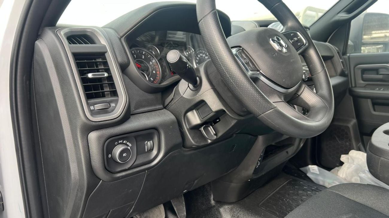 رام 5500 EXPORT ONLY - Ram 5500 Regular Chassis Cab 4x4 6.7L Cummins Diesel 8-Speed AT