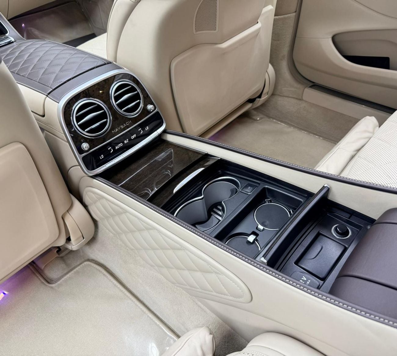 Mercedes Maybach S650 Maybach 2015 Mercedes Maybach S650, Service History, Fully Loaded, Excellent Condition, GCC