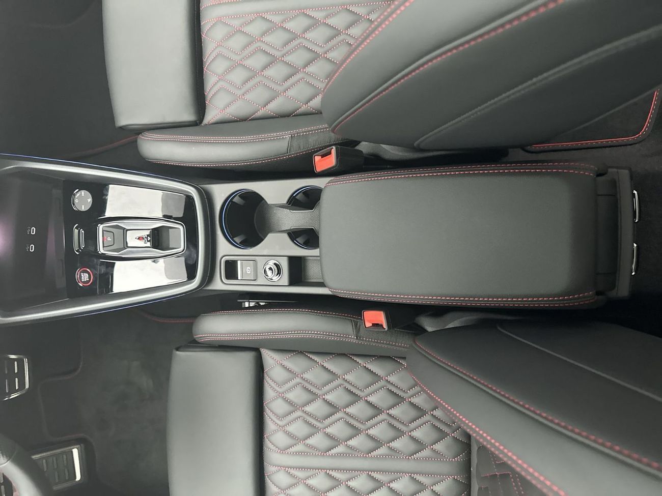 أودي S3 TFSI quattro 2.0L Sedan TFSI 333hp (Ref# 16542)