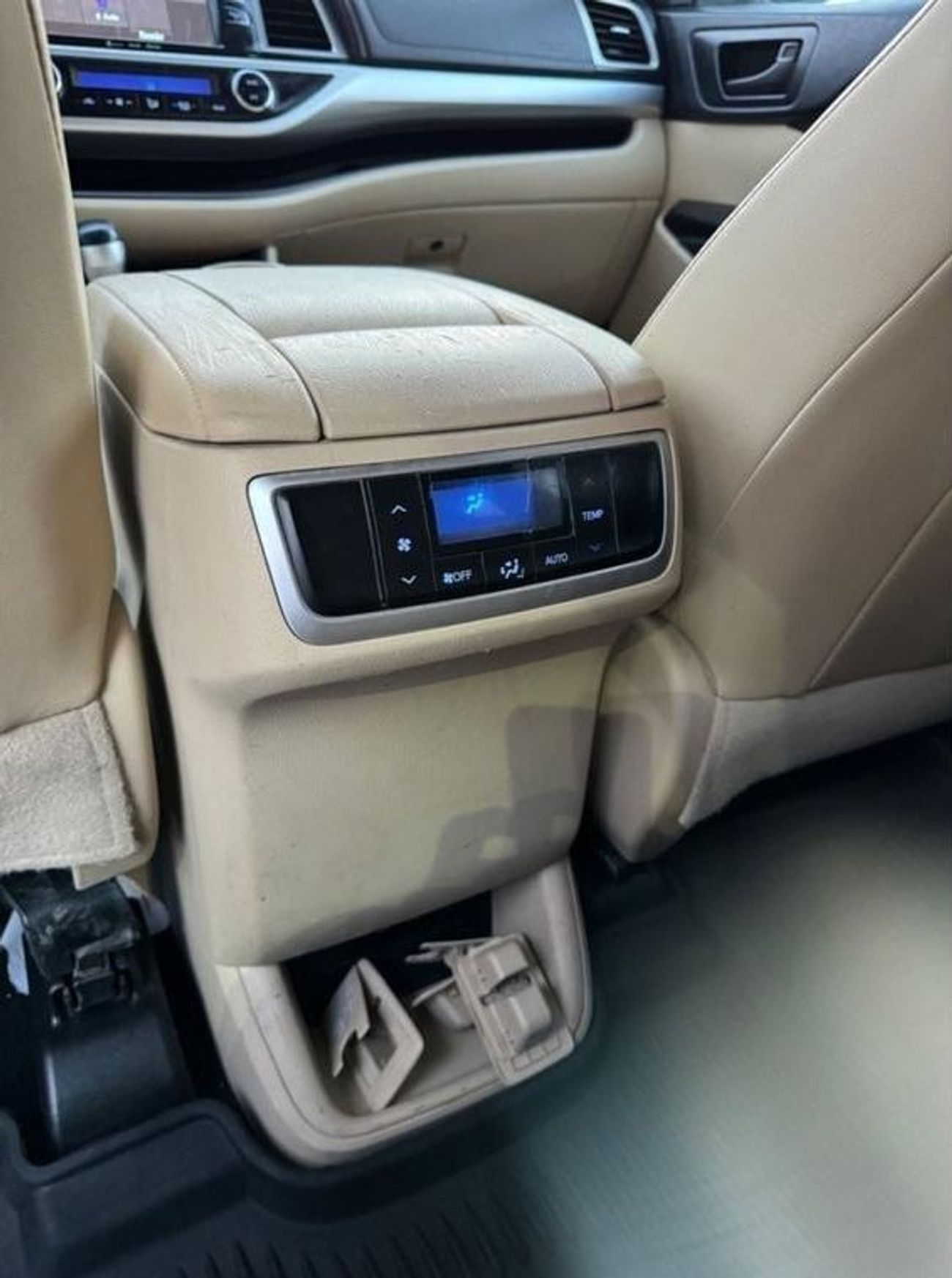 Toyota Highlander 2018 LE 4x4 MID OPTION V6 US SPEC