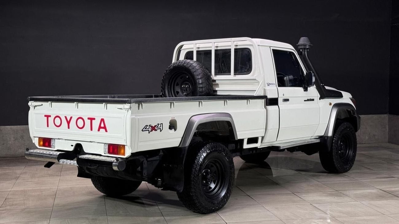 تويوتا لاند كروزر بيك آب Toyota Land Cruiser pickup 2014 single cabin